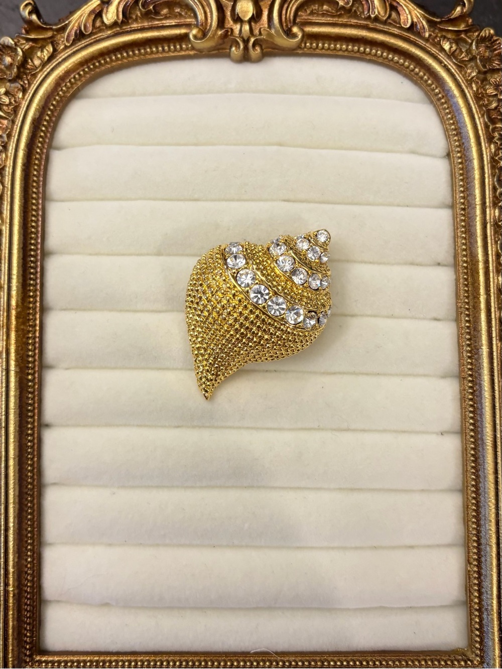 Vintage SIGNED KJL Kenneth Jay Lane Seashell Brooch Pendant Gold Tone Shell Pin - Picture 8 of 8